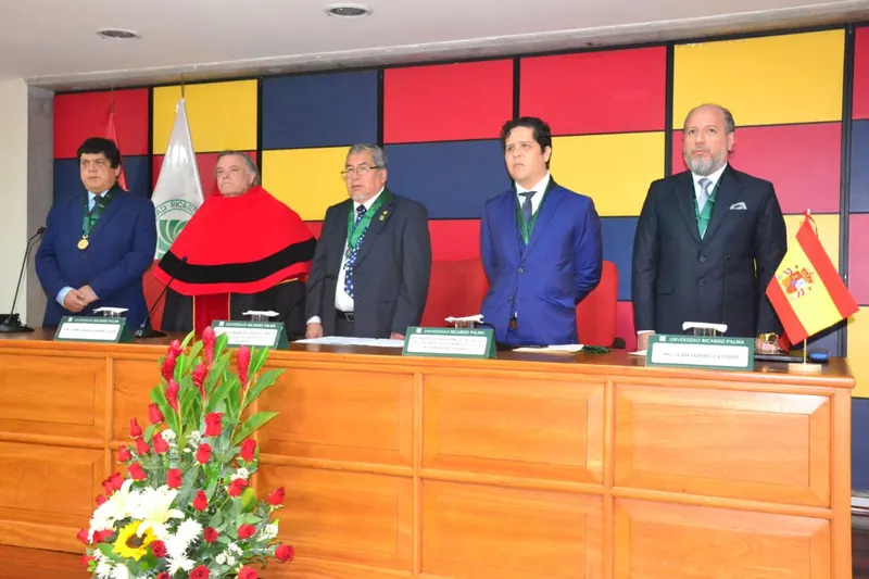 Universidad Ricardo Palma incorpora al claustro al profesor Juan Carlos Ferré Olivé - España, como Doctor Honoris Causa, de izquierda a derecha: profesor Enrico Huarag Guerrero - Director de Escuela Profesional de Derecho de la URP, profesor Juan Carlos Ferré Olivé - Doctor Honoris Causa, Dr. Jesús Manuel Prado Meza - Decano de la Facultad de Derecho y Ciencia Política de la URP, profesor Mauricio Bouroncle Velásquez - Secretario Académico de la Facultad de Derecho y Ciencia Politica de la URP y Maestro Iván Torres La Torre - Presidente del Instituto Peruano Argentino de Derecho Penal, Capítulo Perú.