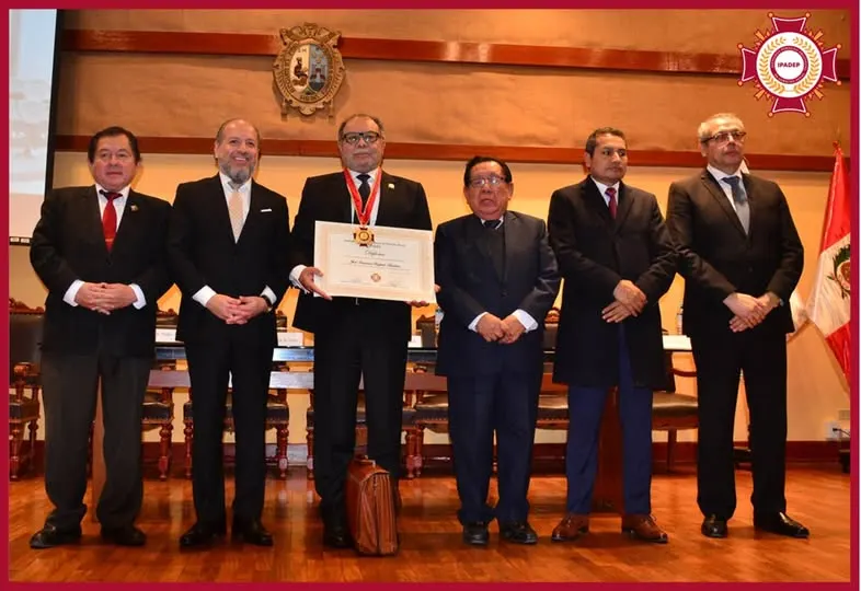 Miembros del IPADEP rinden homenaje académico al Maestro José Urquizo Olaechea, colmado de alumnos en el Auditorio de la Facultad de Derecho de la Universidad Nacional Mayor de San Marcos.