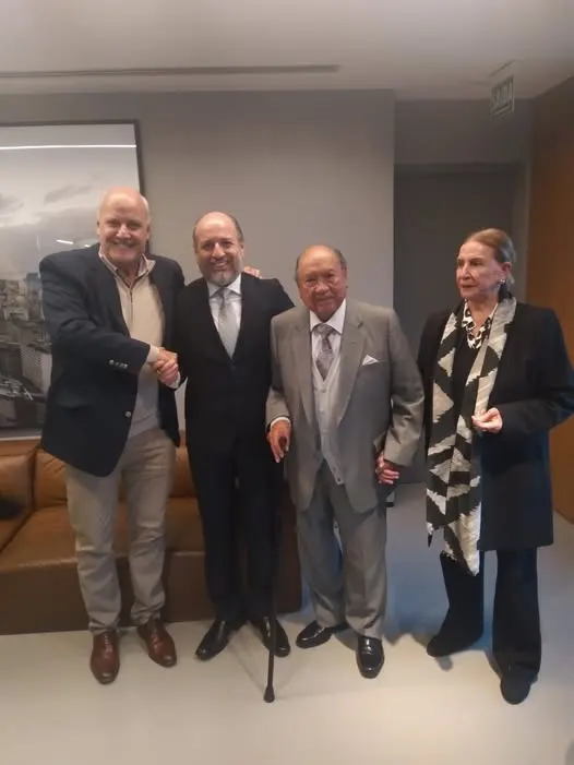Maestro Iván Torres La Torre y el profesor Daniel Bas de la Universidad Nacional de Córdoba - Argentina, acompañados del Dr. Moisés Tambini del Valle y la Dra. Nancy Ávila.