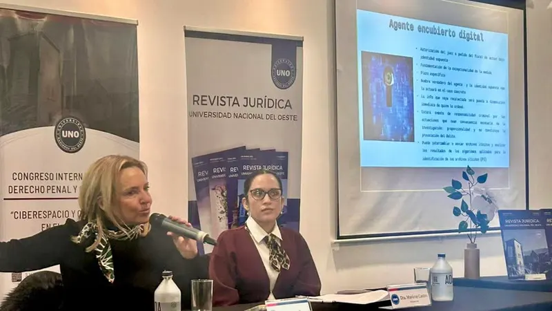 Dra. Marlene Castro Arroyo modera mesa en el Congreso Internacional de Derecho Penal organizado por la Universidad Nacional del Oeste (UNO)en la Ciudad de Buenos Aires.