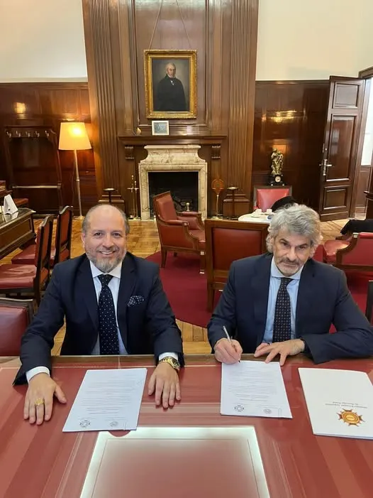 Maestro Iván Torres La Torre, Presidente del Capítulo Perú del Instituto Peruano Argentino de Derecho Penal - IPADEP, firma histórico convenio académico con la Facultad de Derecho de la prestigiosa Universidad de Buenos Aires - UBA, con la presencia del Dr. Leandro Vergara Decano de la Facultad de Derecho - UBA.