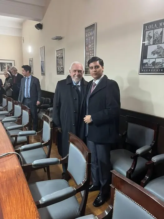 Sebastián Torres con la presencia del Decano del Colegio Público de la Abogacía de la Capital Federal de Buenos Aires Ricardo Gil Lavedra.