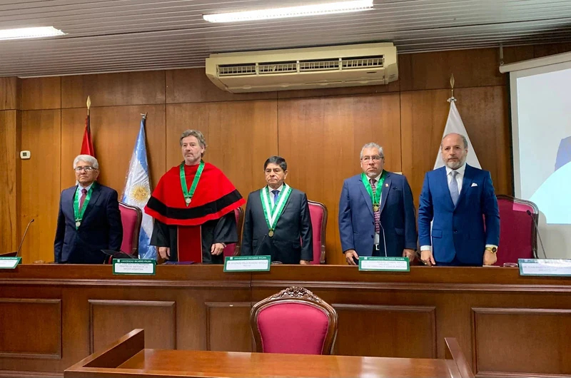 Doctor Honoris Causa de la Universidad Ricardo Palma al Dr. Juan Bautista Mahiques — fotografía 2