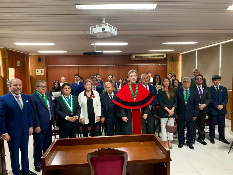 Doctor Honoris Causa de la Universidad Ricardo Palma al Dr. Juan Bautista Mahiques — fotografía 5