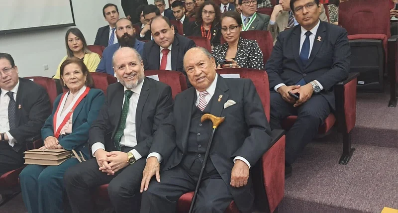 Investidura como Doctor Honoris Causa del Presidente de la República Argentina, Javier Milei, en la Universidad de San Martín de Porres — fotografía 1