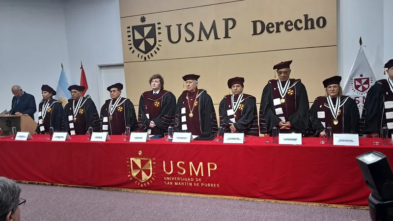 Investidura como Doctor Honoris Causa del Presidente de la República Argentina, Javier Milei, en la Universidad de San Martín de Porres — fotografía 3