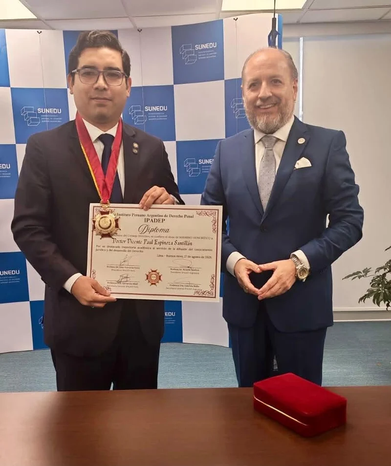 IPADEP incorpora al Dr. Vicente Paúl Espinoza Santillán como Miembro Honorífico, en una ceremonia oficial presidida por el Maestro Iván Torres La Torre, Presidente del Capítulo Perú del IPADEP, en la SUNEDU.