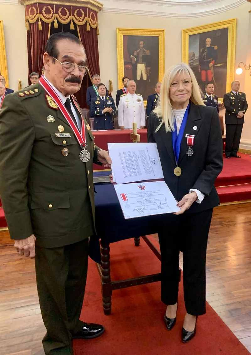 La Dra. María Alejandra Pasquet (Presidenta de la FIA y Miembro Honorífico del IPADEP) fue incorporada como Asociada Honoraria de la Benemérita Sociedad Fundadores de la Independencia. El acto de juramentación estuvo a cargo de su Presidente, el Dr. Carlos Tafur Ganoza.