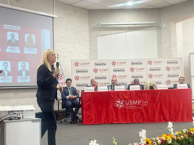 La Dra. María Alejandra Pasquet (Presidenta de la FIA y Miembro Honorífico del IPADEP) brindó una extraordinaria conferencia magistral sobre «Buenas prácticas en la enseñanza del Derecho» en el magno evento «Diálogos Hemisféricos para un Derecho en Evolución».
