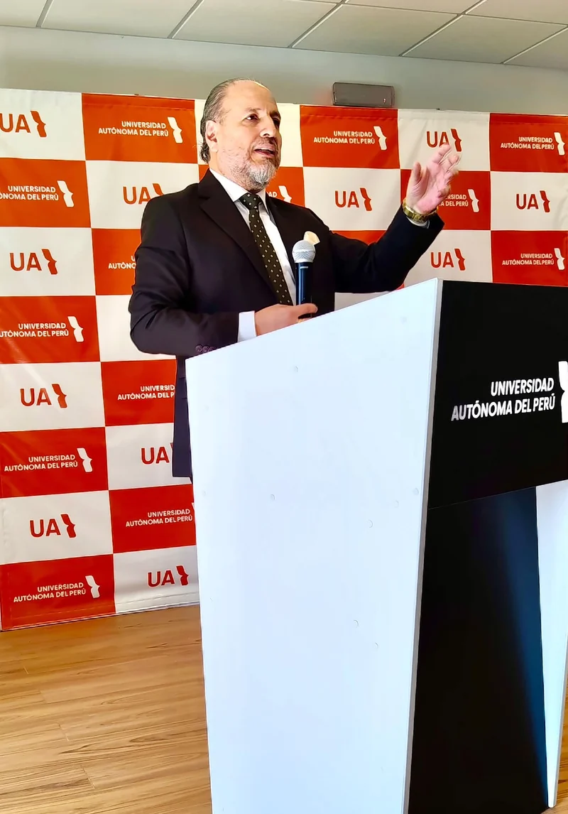 El Maestro Iván Torres La Torre brindó una destacada Conferencia Magistral en el Auditorio de la Universidad Autónoma del Perú (Sede Lima Norte). La enriquecedora jornada académica reunió a estudiantes, docentes y profesionales del derecho.