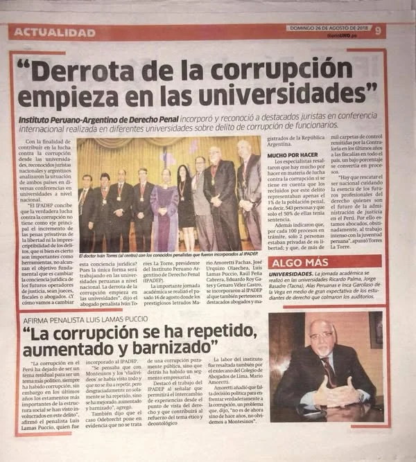 Recorte periodístico titulado «Derrota de la corrupción empieza en las universidades», acompañado por una fotografía institucional.
