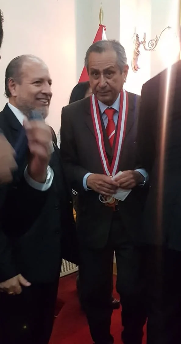 Fotografía del encuentro de Iván Torres La Torre con autoridades universitarias.