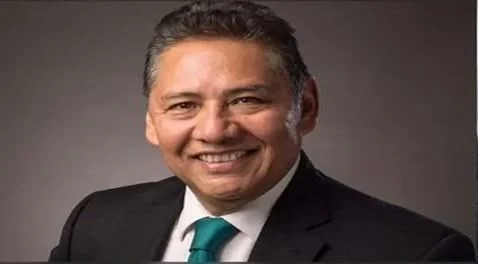 Retrato de Carlos Daza difundido para presentar su participación como expositor del congreso.
