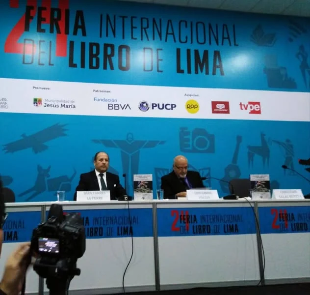 Mesa de presentación de la obra de Luis Lamas Puccio en la 24.ª Feria Internacional del Libro de Lima.