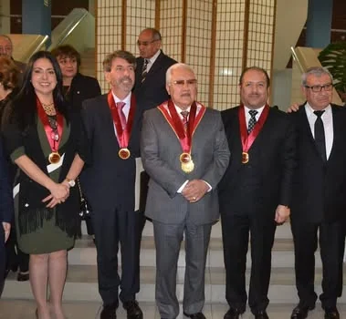 Integrantes del IPADEP con sus medallas durante la ceremonia de presentación e instalación del Instituto.