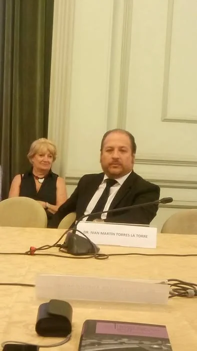 Iván Torres La Torre durante la reunión de incorporación de miembros honoríficos en la Cancillería argentina.