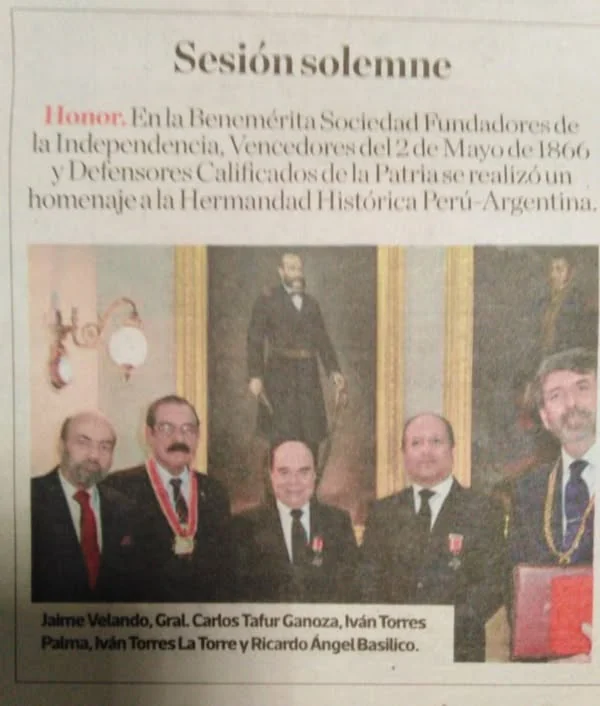 Recorte titulado «Sesión solemne», con una fotografía del homenaje a la hermandad histórica entre Perú y Argentina.