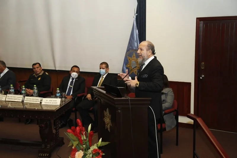 Intervención de Iván Torres La Torre en la conferencia sobre violencia en el grupo familiar.