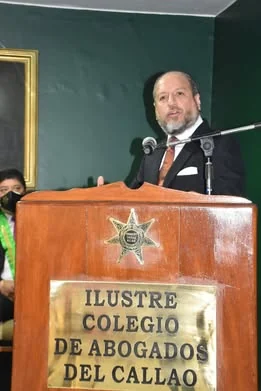 Intervención desde el atril del Colegio de Abogados del Callao.