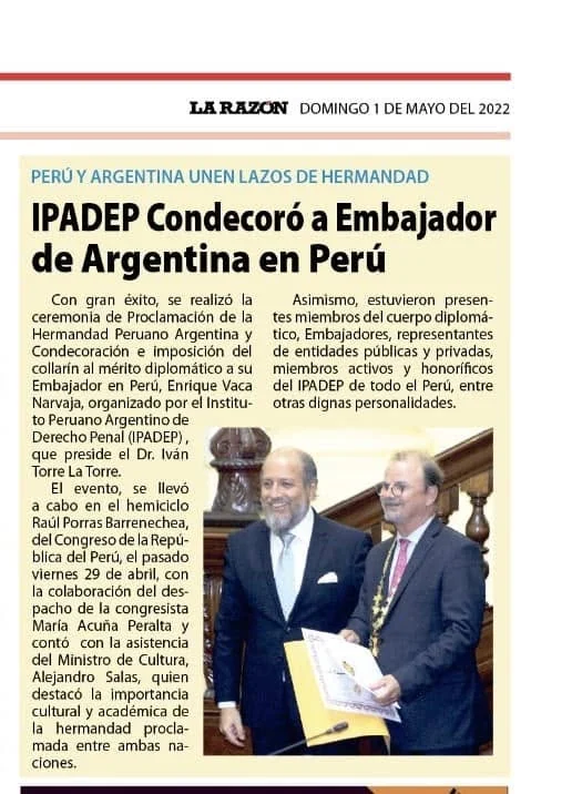 Recorte de prensa sobre la condecoración del embajador argentino en el Perú.