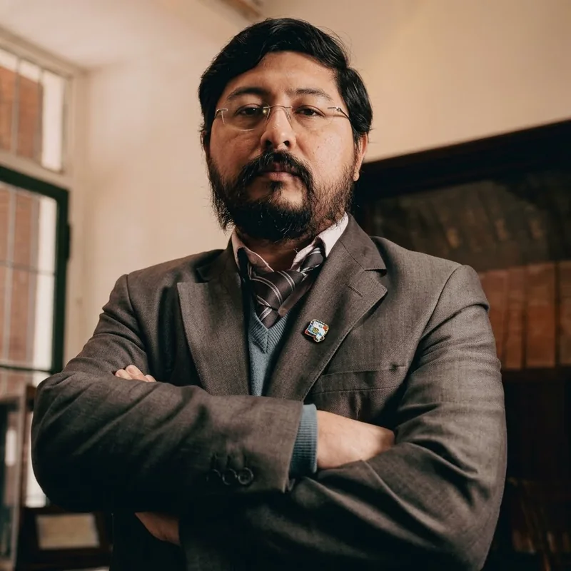 Dr. Diego Luna