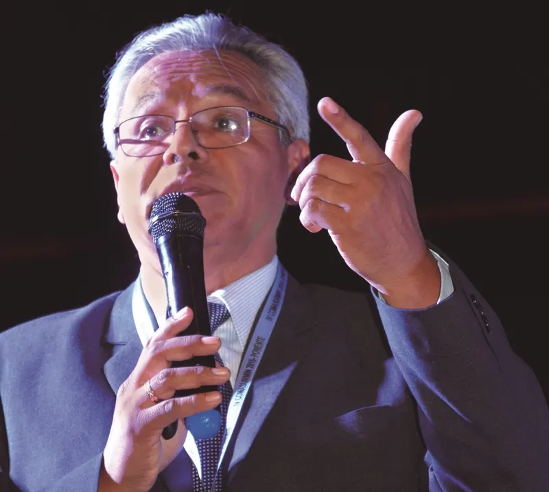 Dr. Washington Zeballos Gámez