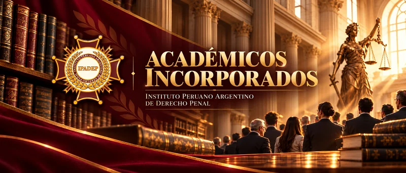 Académicos incorporados, Instituto Peruano Argentino de Derecho Penal. La medalla del IPADEP sobre un fondo color vino, con libros antiguos, la estatua de la Justicia y un grupo de personas de espaldas en un salón